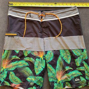 Quiksilver Board Shorts Size 32